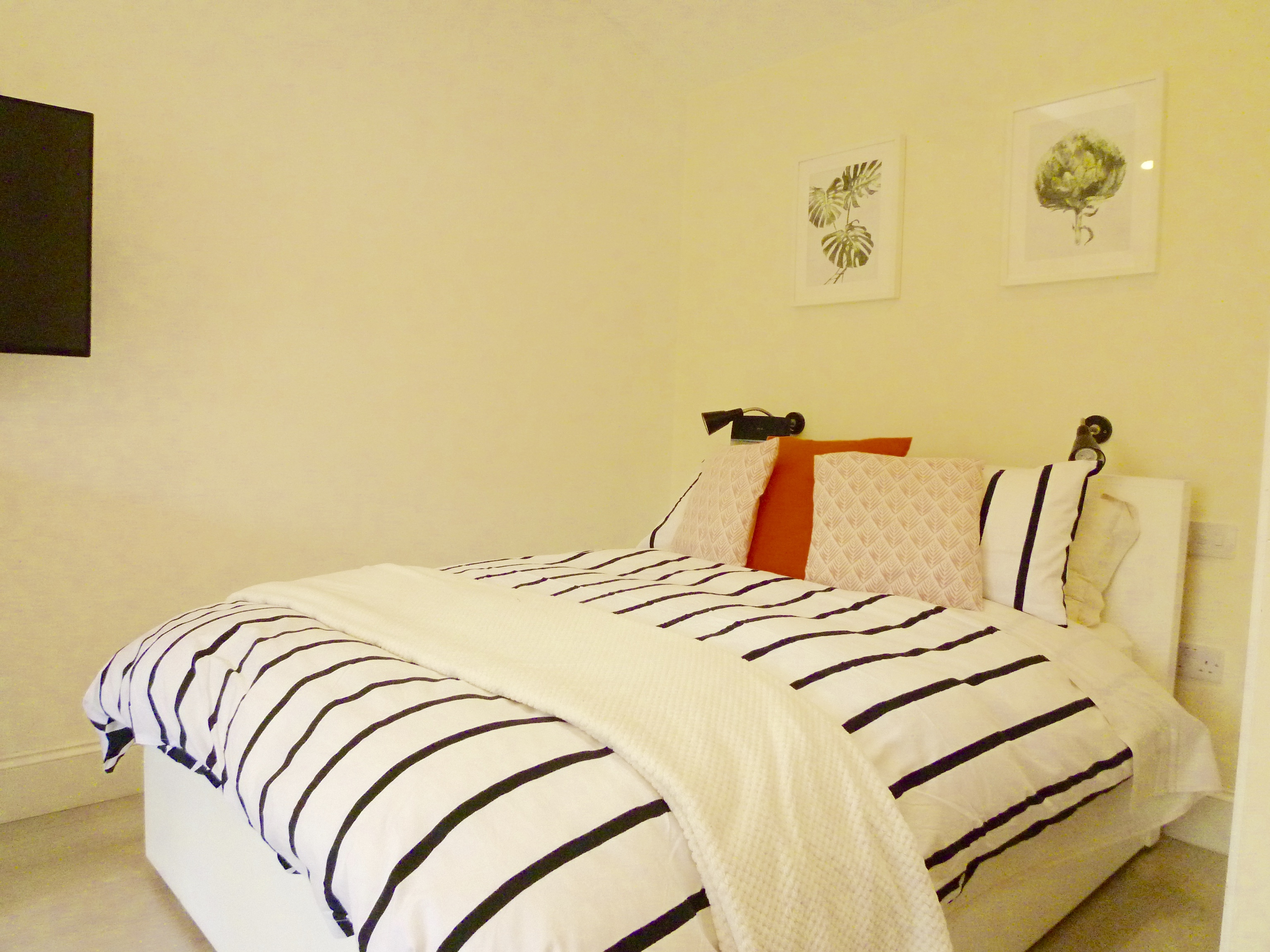 Garden Studio Double Bedroom | Holland House Bed & Breakfast